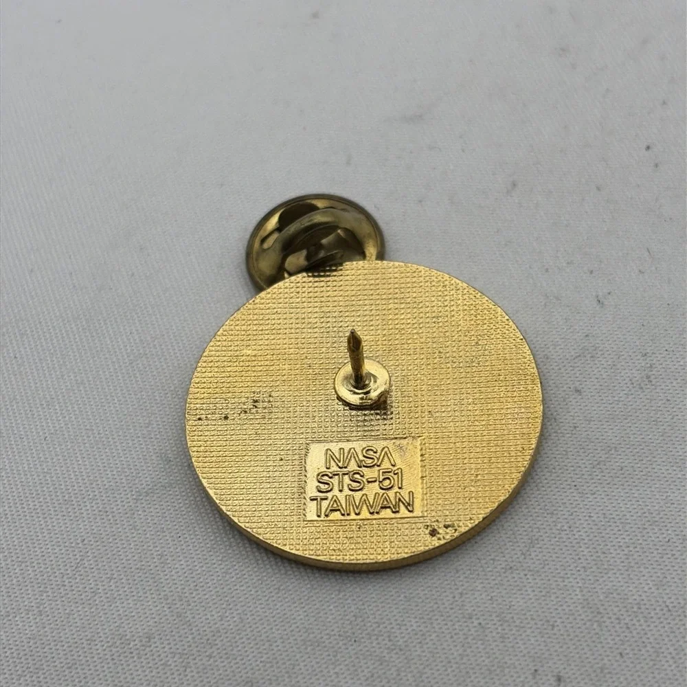 NASA STS-51 Discovery Walz Readdy Bursch Newman Culbertson Space Lapel Hat Pin